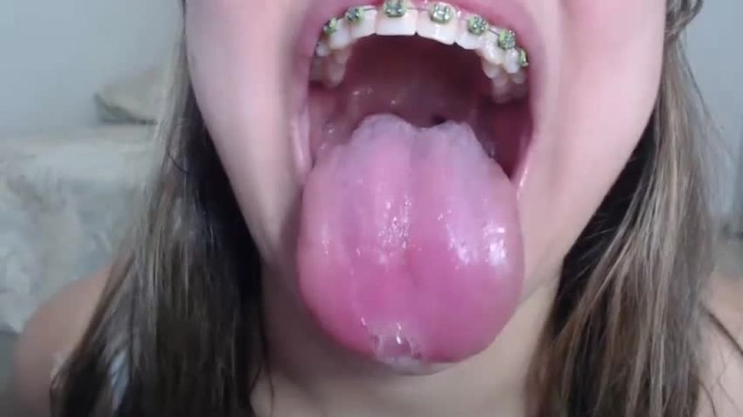 Assista Hot Mouth Braces Blond BBW Tongue Spit Fetish - Spit Mou